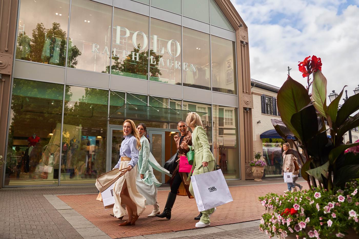 McArthurGlen Sale