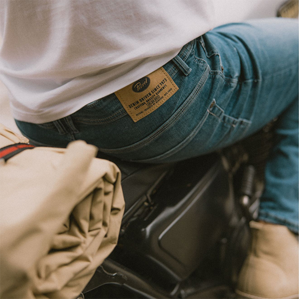 LNS032024-PETROL-2 jeans for €89.jpg